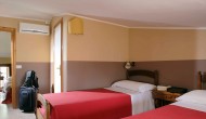 Camera Family - Hotel Properzio - Assisi - Immagine 1